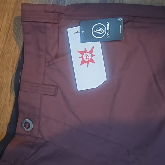 NWT Men's Volcom Maroon "Tokyo True Cargo Pant" w/ good Stretch. - Picture 3 of 8